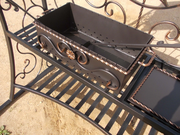 Кованый мангал с крышей КР-11, сталь 5 мм - 2