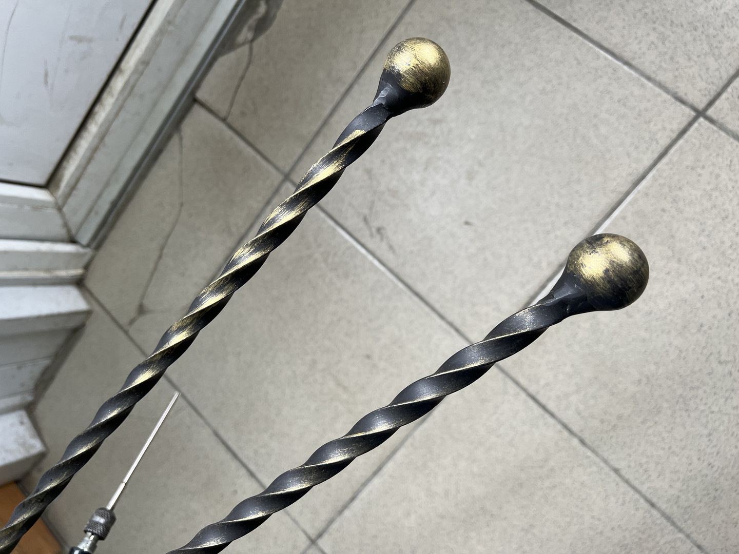 Щипцы кованые Патина золото - 2min